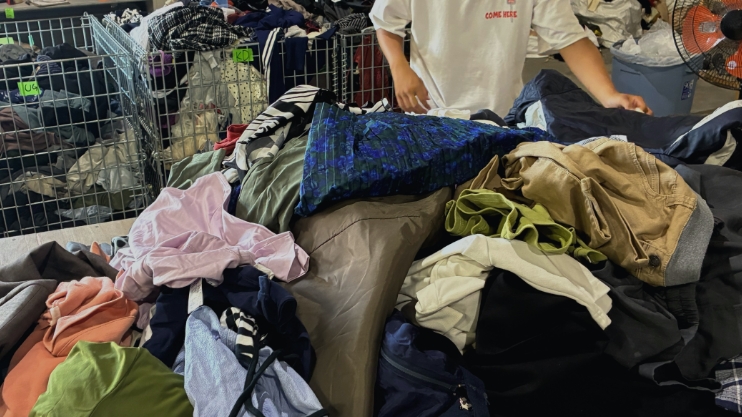 手にとって状態や質感を確認できる